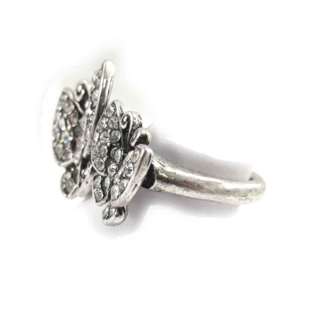 Weißer „Schmetterlings“-Ring