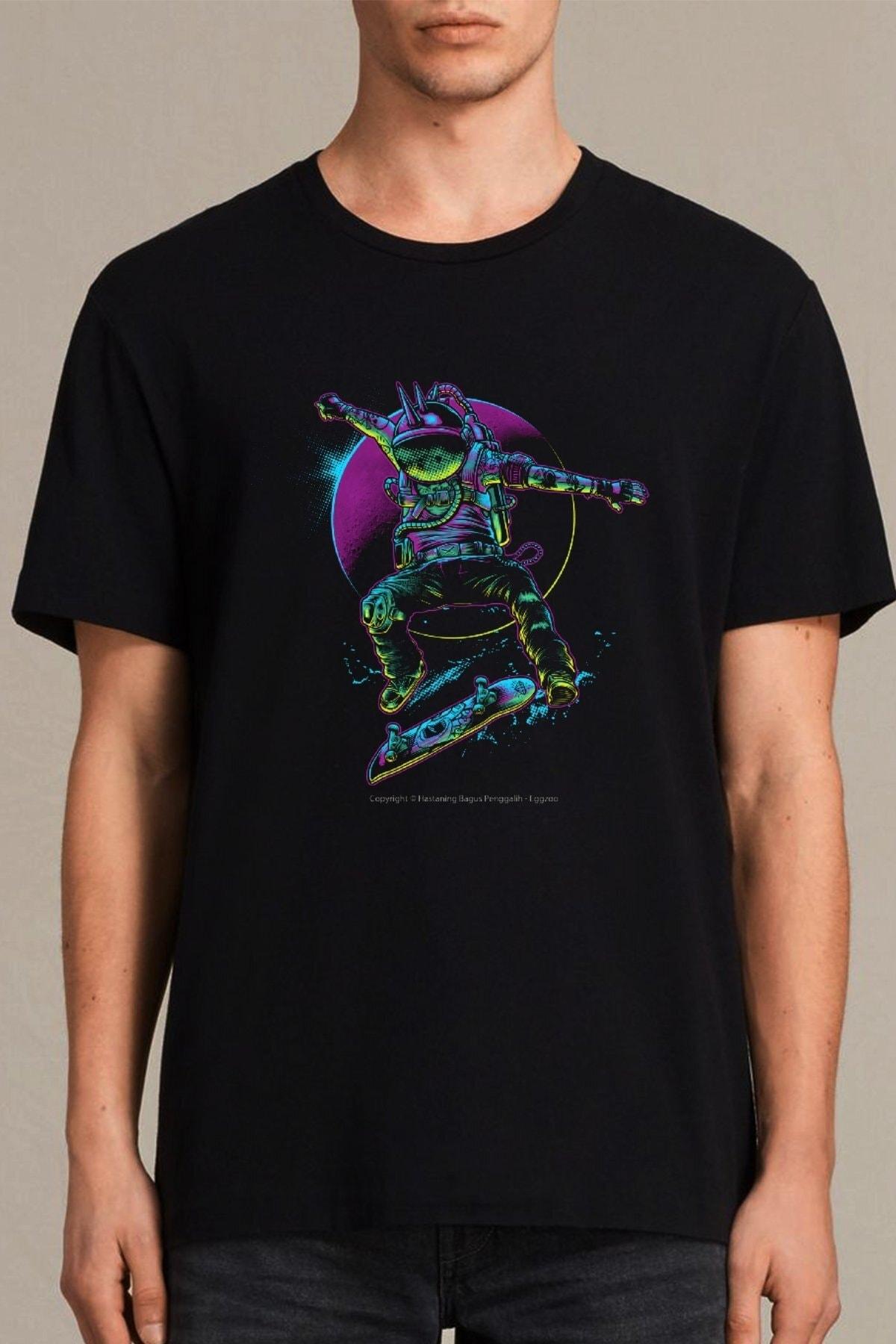 

Мужская черная футболка Skater Astronaut