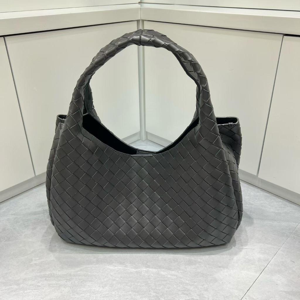 Retro Woven Genuine Leather Shoulder Bag for Women - Large Capacity and Versatile Summer Style