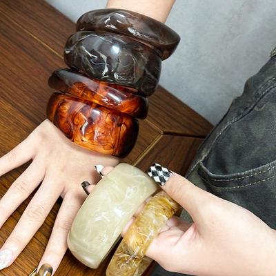 Retro European/American Resin Bracelet: French-Inspired Wide Irregular Bangle for Spring/Summer Fashion