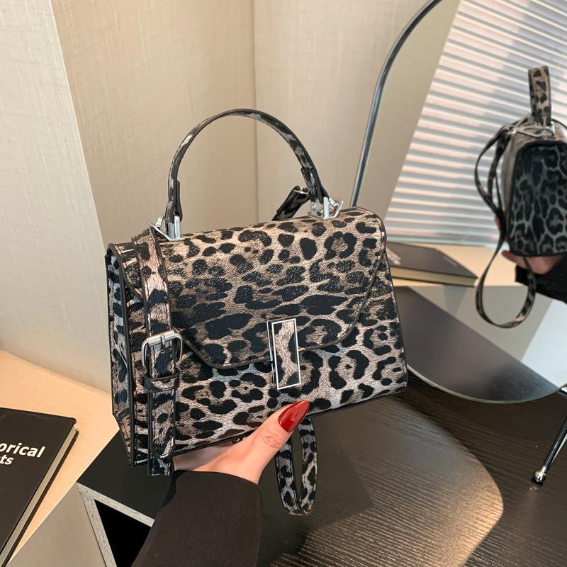 This year's popular bags 2025 summer new trendy fashion chain portable shoulder women's bags versatile leopard print messenger bags