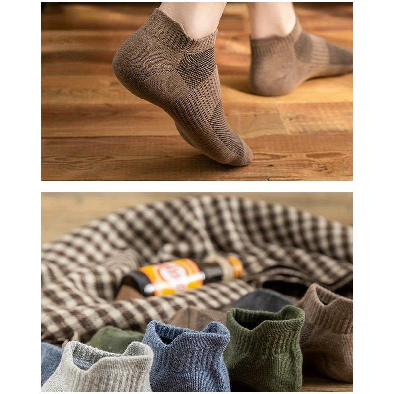 1 Pair of Spring and Autumn Solid Color Breathable Socks Fashionable High-quality Knitted Cotton Men's Socks Casual Boat Socks