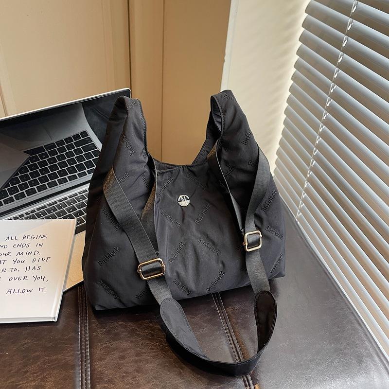 Rhombus embroidery thread bag women's large-capacity commuting simple tote bag casual versatile literary messenger bag