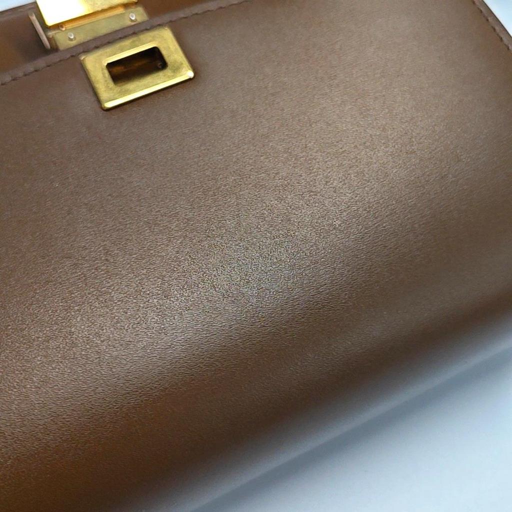 [Pre-Owned] Classic Box Polished Gold Buckle Leather Tofu Bag - Very Good #1GRTSZC