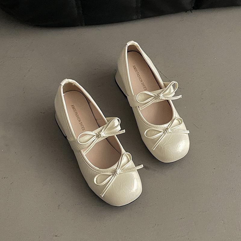 

French white Xiaoxiangfeng high-heeled single shoes women s new summer one-word strap with skirt thick heel Mary Jane small leather shoes 39 бежевый