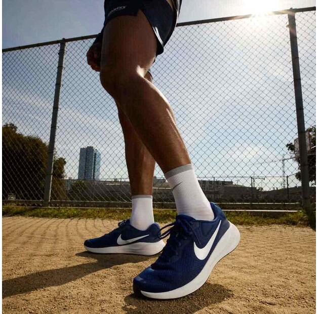 Nike Revolution 7 Sneaker