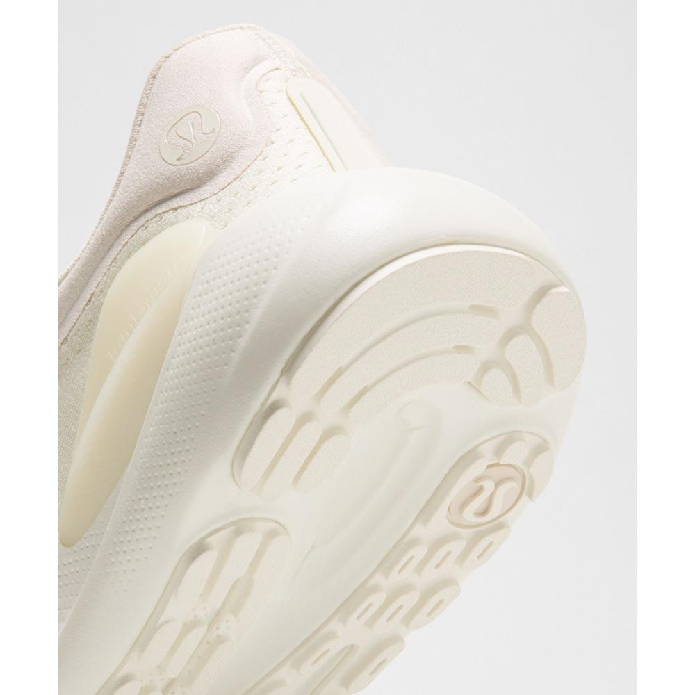 Lululemon Women S Beyondfeel Running Shoe breakfaSt Tea Coconut Ivory Coconut Ivory