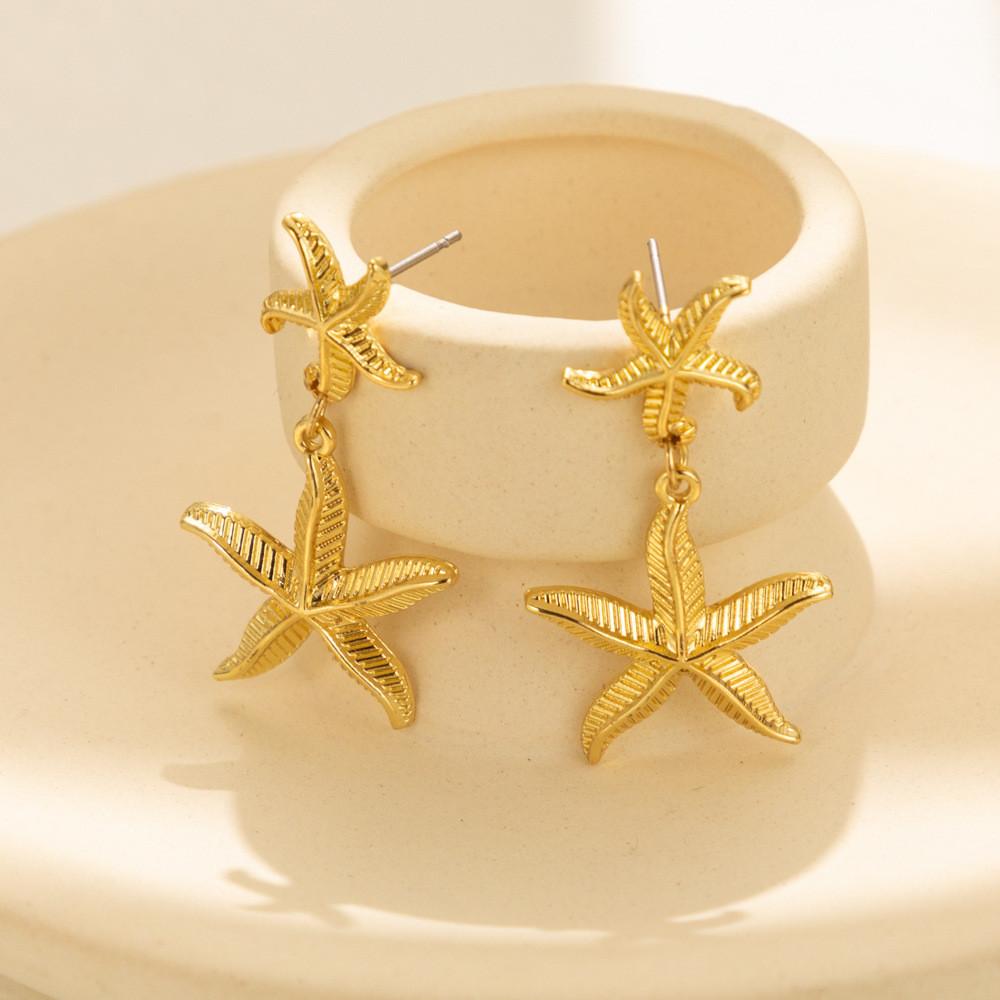 Trendy Gold Plated Starfish Earrings Stylish Gold Alloy Star Shape Earrings For Women For Autumn