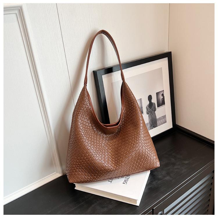 

Women s bag 2025 new woven commuter simple tote bag high texture foreign style large capacity shoulder bag Bags 1035 коричневий