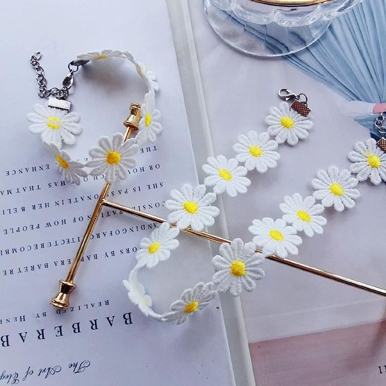 Stylowy Choker z Stokrotkami dla Kobiet – Wszechstronna, Świeża i Urocza Biżuteria na Obojczyki