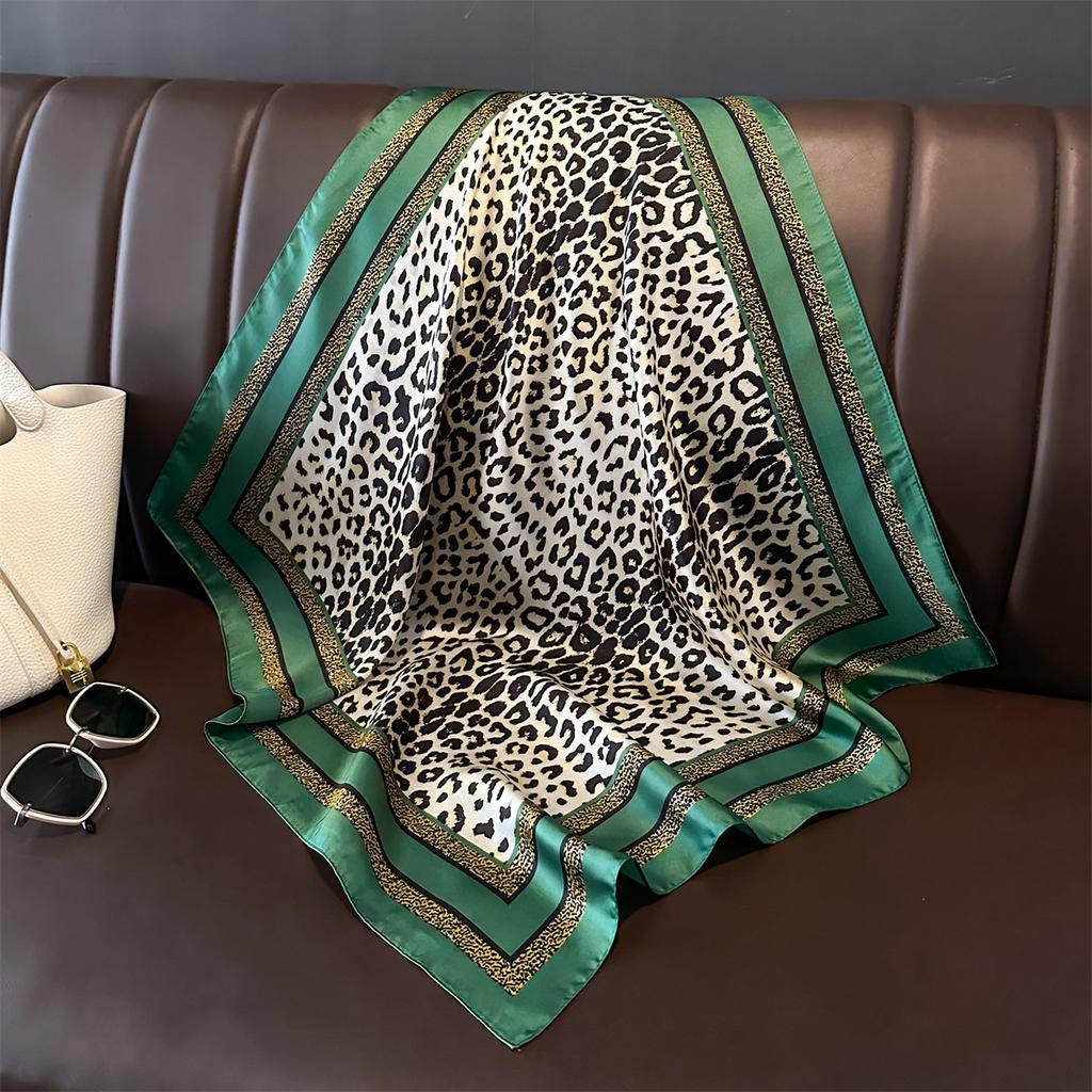 1Pcs 70Cm Leopard Print Silk Scarf For Women Imitation Silk Light Luxury Versatile Headwear Bag Decoration Clothing Square Scarf
