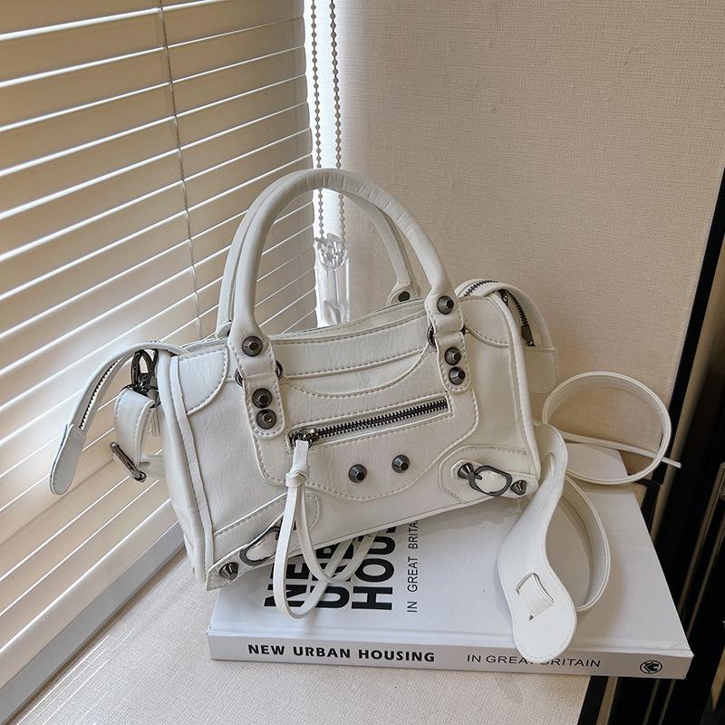 Premium känsla nisch handväska dam ny retro mode liten fyrkantig väska nit dekorativ lokomotivväska