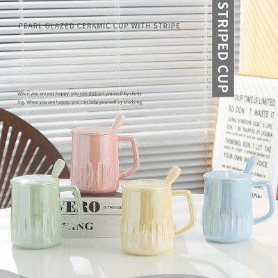 Perlglanzglasur Tassendesign Nischenkeramiktasse Kreative Tasse für Mädchen Hoher Erscheinungsgrad Pärchen-Wasserbecher mit Deckel Haushaltsgebrauch