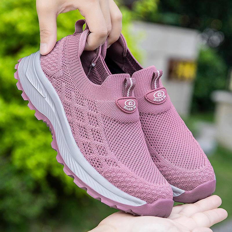 Mama und Papa Bequeme Laufschuhe Fliegendes Strickmesh Atmungsaktiv Schuhe für ältere Menschen Fabrik Mama Schuhe Ein Pedal Herren- und Damenschuhe