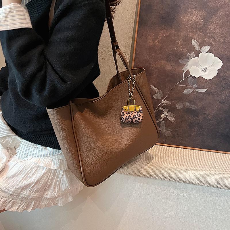 2025 Autumn New Fashion Trend Versatile Women's Tote Bag Large Capacity Messenger Bag Solid Color Splicing Bag