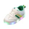 Opvallende sneakers voor peuters met een uniek gestreept design en led-lampjes.