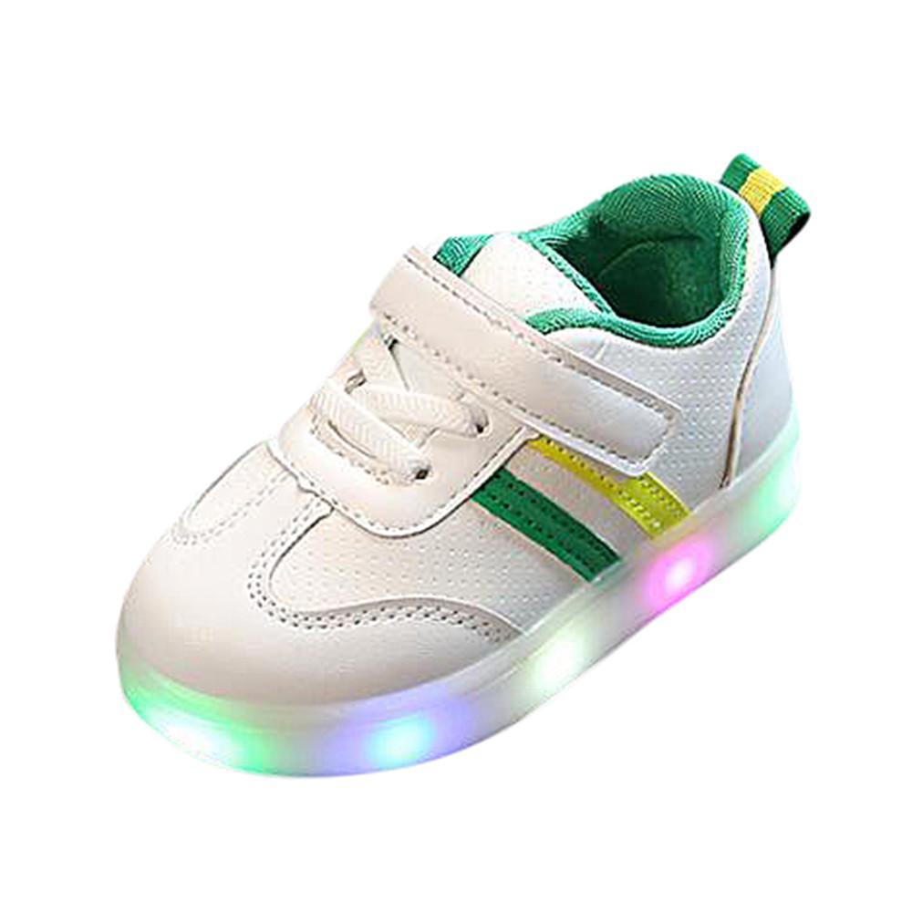 Opvallende sneakers voor peuters met een uniek gestreept design en led-lampjes.
