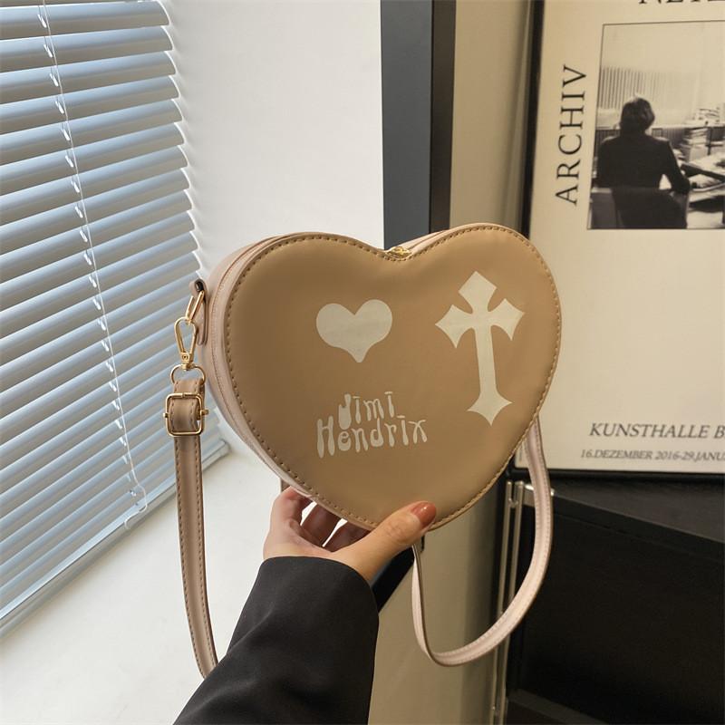 

Black Heart Shaped Crossbody Bag Stylish Gothic Fashion For Women Ideal For Daily Use хакі