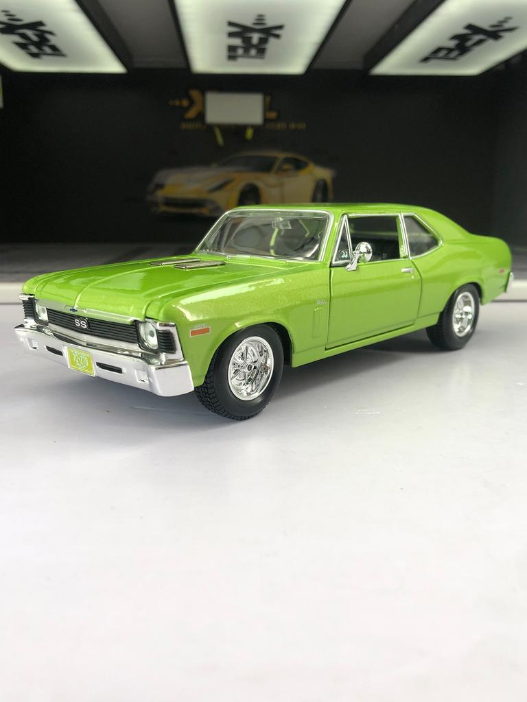 Maisto 1:24 simulated zinc alloy 1970 Chevrolet Nova SS model car, static ornament, metal collectible gift car