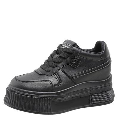 Modische schwarze Leder-Sneaker mit dicker Sohle für Damen in Großgröße 40. Mode für Damen, Laufschuhe, hochwertige Flats, Walking-Plateau, Weiß