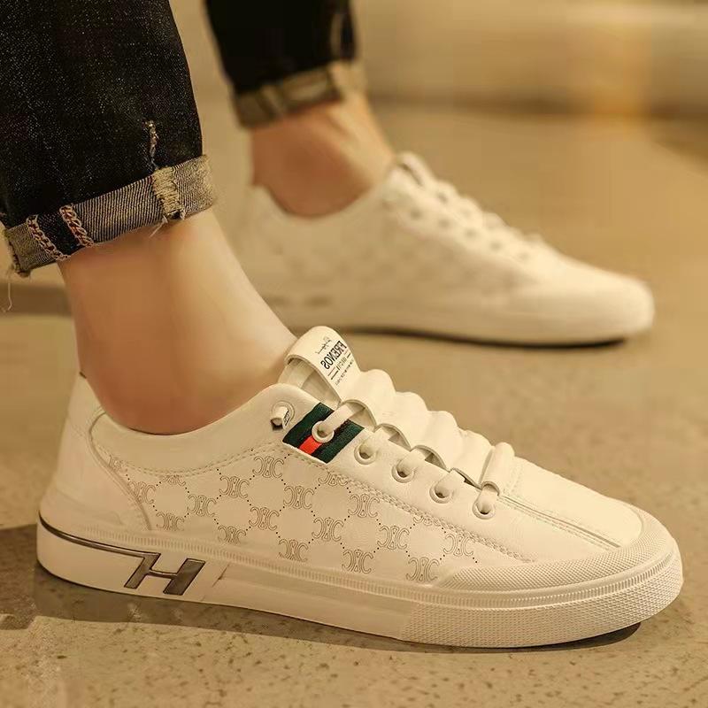 Men's shoes casual board shoes fashion trend versatile soft sole soft surface white shoes one pedal casual trendy men's shoes