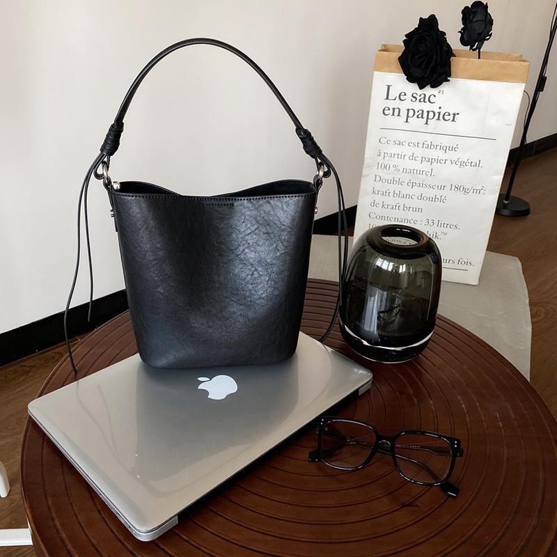 Bucket Bag, Genuine Leather, Versatile, Commuter Style, Single-shoulder Crossbody Small Bag