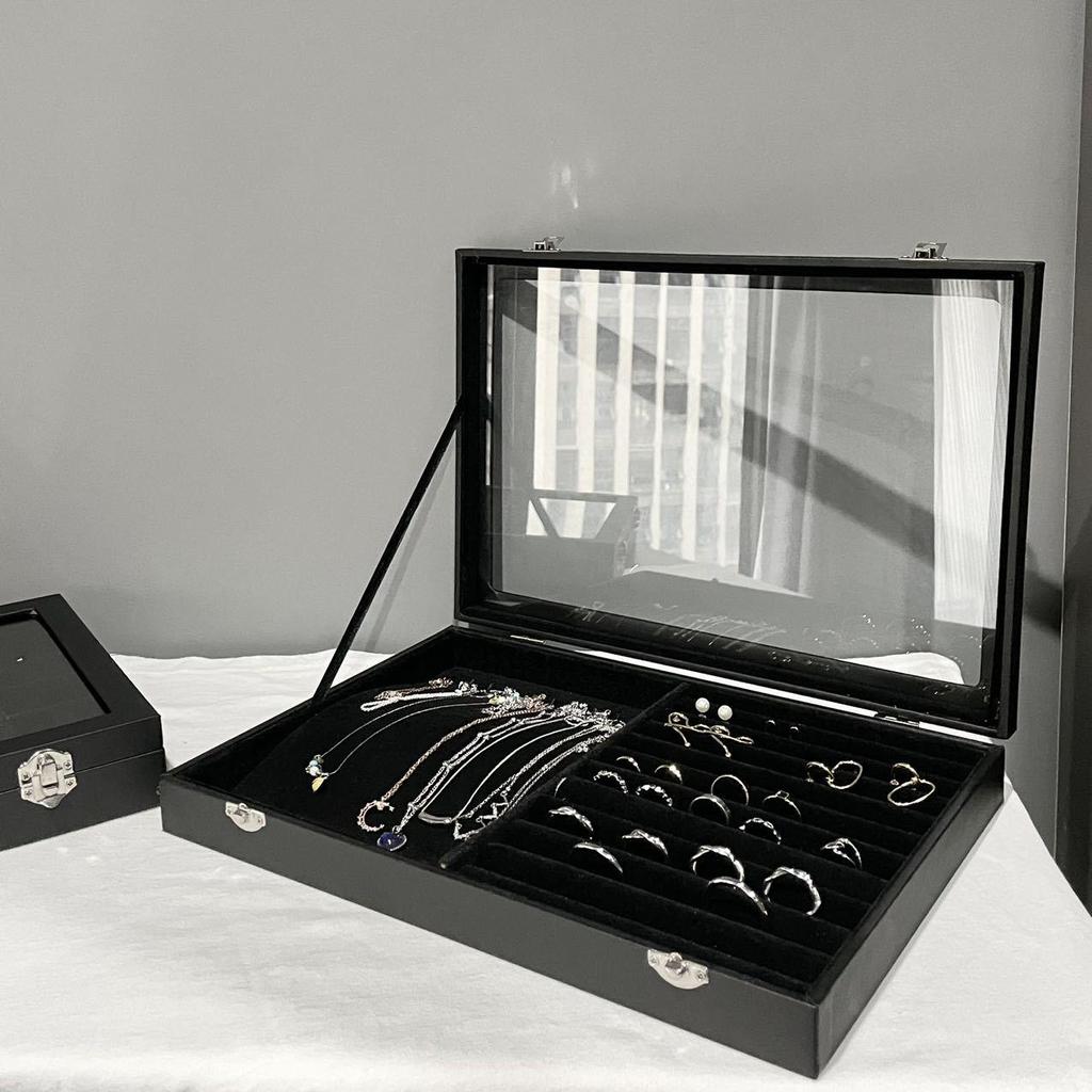 Schwarze Samt-Schmuckschatulle mit Gitter und Deckel - Hochwertige staubdichte Aufbewahrung für Halsketten, Ringe und Ohrringe