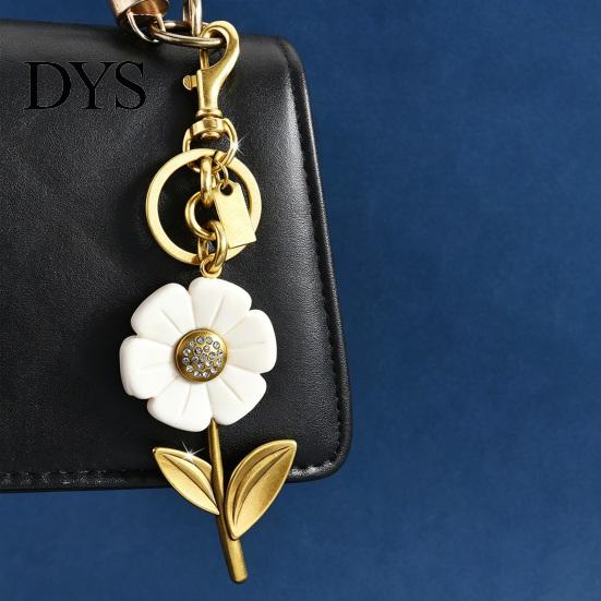 Keychain Pendant Sparkling Rhinestones Inlaid Flower Shape Key Chain Exquisite with Lobster Clasp Hanging Design Keyring Backpack Accessory Rhinestone