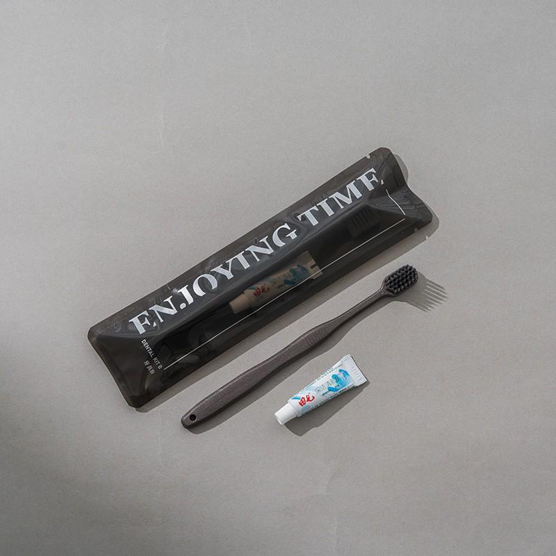 "Special Hotel Toiletries Set: Comb, Disposable Toothbrush with Toothpaste, Soft Bristles, Ideal for Homestays"