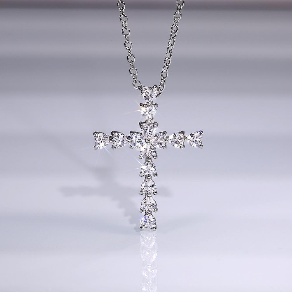 Ladies' Cross Pendant Necklace, Exquisite Heart-shaped Synthetic Zircon, Elegant Collarbone Chain, Fashionable Necklace for Daily Wear