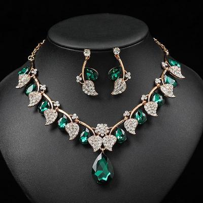Collier ethnique rétro avec pierres précieuses et ensemble de bijoux feuille goutte d'eau