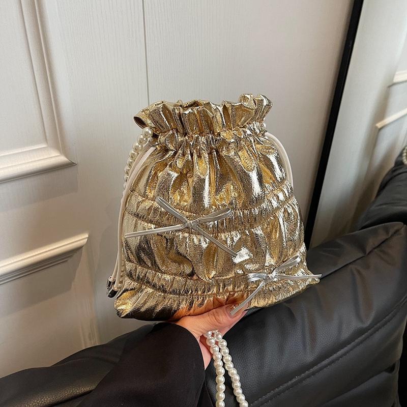 

Women s bag 2025 new Mori fashion bow shoulder bag niche pleated pearl chain bucket bag tide чорний