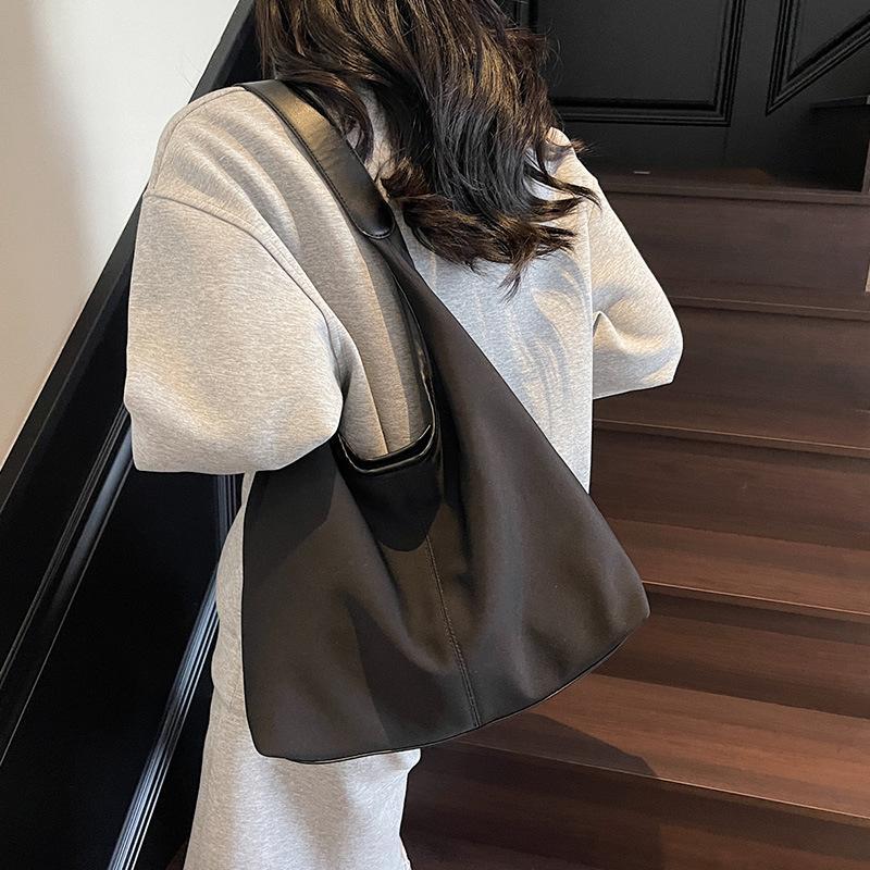Large Capacity Bag for Women In Spring and Summer New Simple and Fashionable Shoulder Bag High-quality Casual Commuting Toy Bag