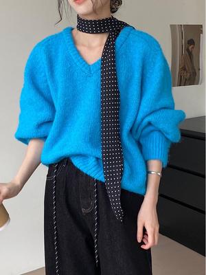 Norse Blue Skin-Brightening Sweater: Korean Autumn/Winter Loose V-Neck Knit Top