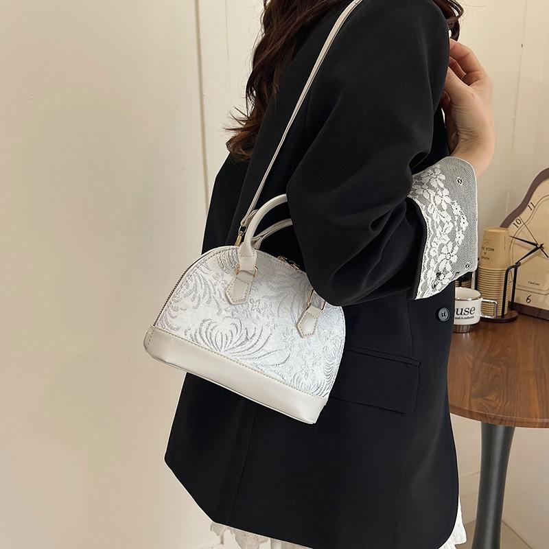 High-end Design Women's Portable Shell Bag Versatile Casual Fashion Shoulder Messenger Bag Trendy High Value