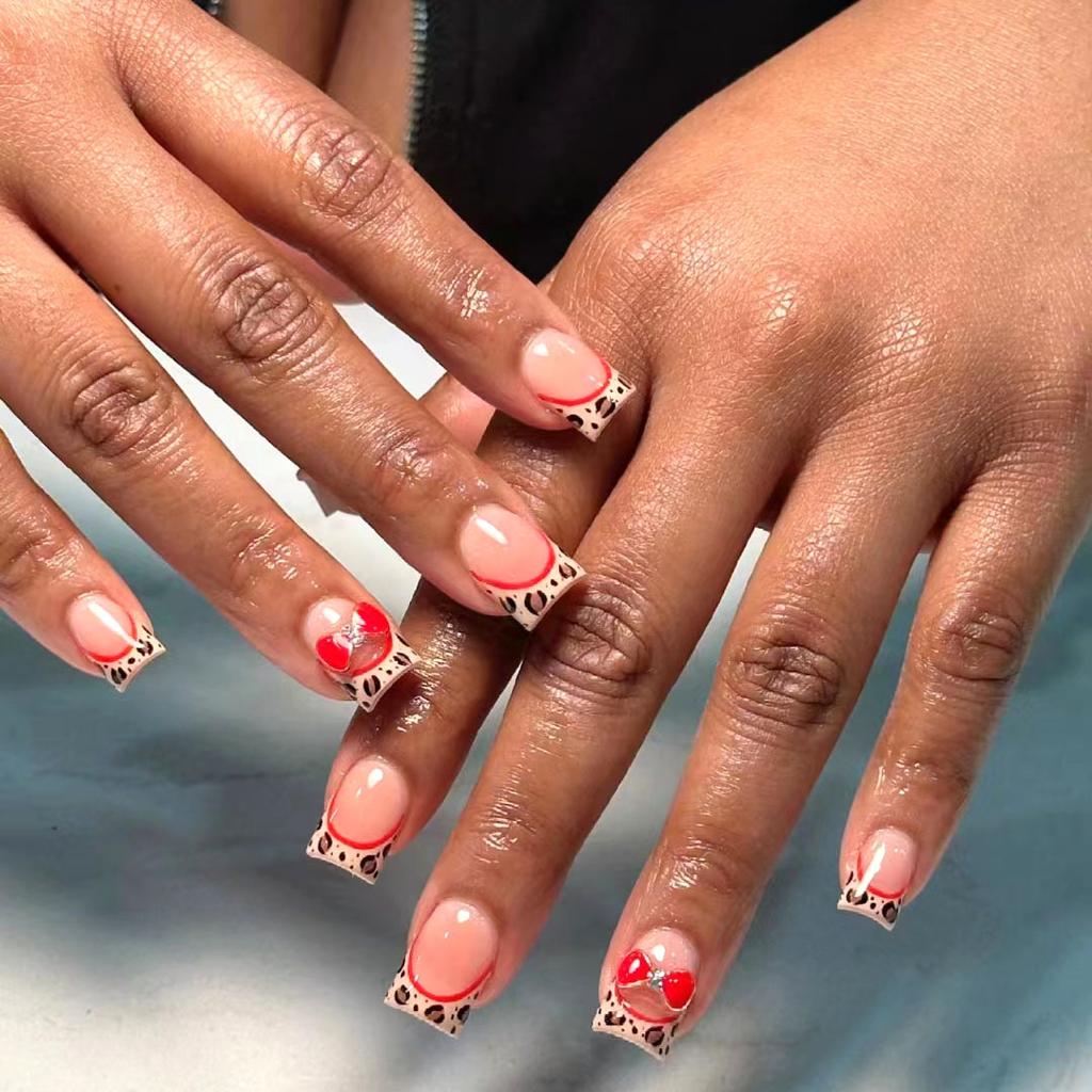 24Pcs Short Square Press On Nails White Rhinestone Flower French Tip Full Cover Reusable Fake Nail Tips