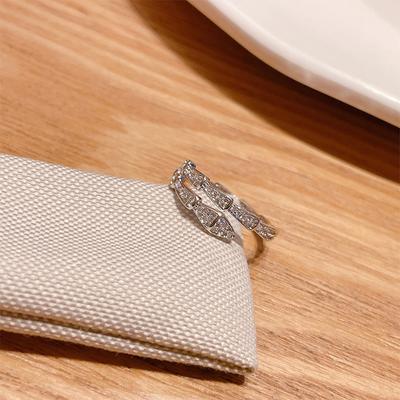 Hafif Lüks Yılan Şeklinde Yüzük Kadın Kız İçin Zarif Parlak Zirkon Açık Ayarlanabilir Parmak Yüzüğü Düğün Takıları Hediyeler