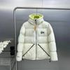 2859 Giacca Imbottita Corta Classica con Cappuccio Unisex Colore Unito Ricamata Vestibilità Larga Invernale Casual