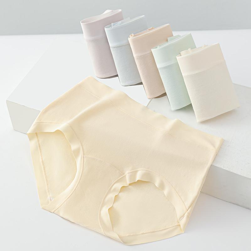 Female Spring and Summer Cotton 10A Anti Bacterial Breathable No Trace Middle Waist Briefs
