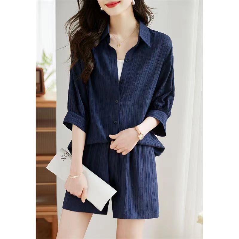 

2026 Summer Fashion Casual Commuting Suit: Stylish Meat-Concealing Shirt with Solid Color Shorts L 105-115 lbs