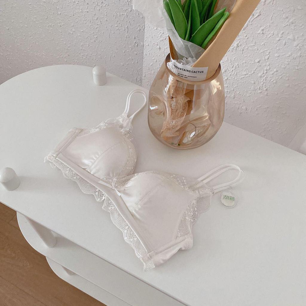 Elegant Red Bridal Seamless Lingerie Set for Women