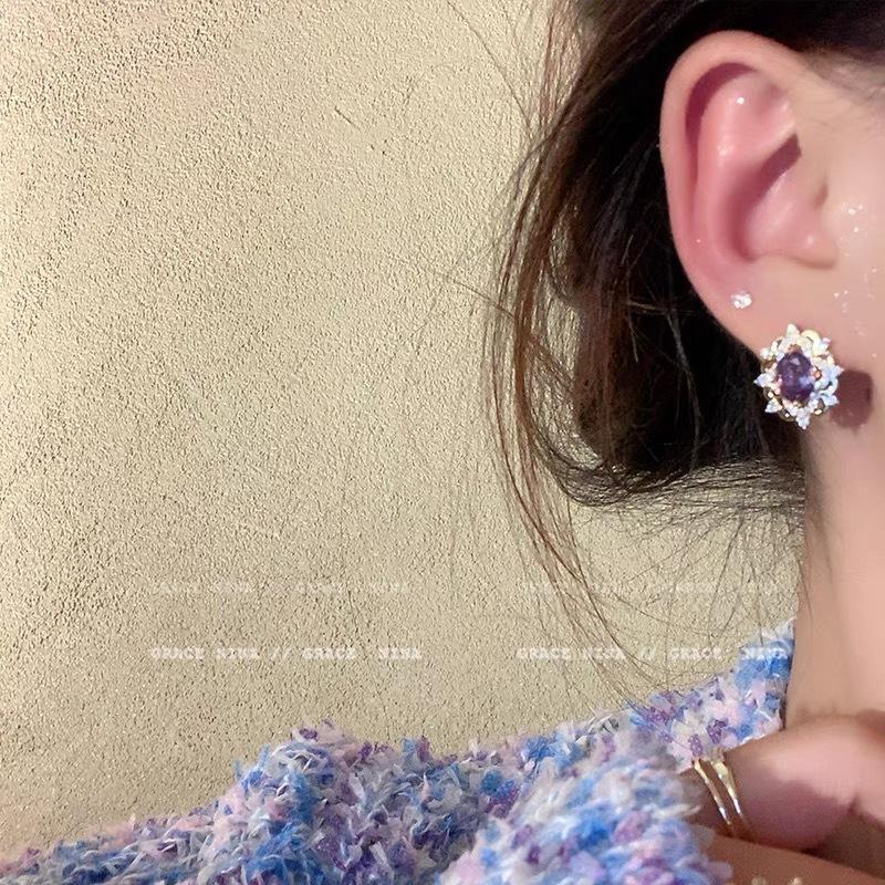 Sweet Court Style French Amethyst Lace Stud Earrings Women's Light Luxury High-end Earrings Temperament Retro Ear Jewelry