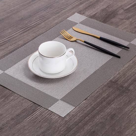 Sada 4ks PVC prostírání Tepelně odolné tkané prostírání pro stolování Snadno se čistí Omyvatelné chrániče na stůl Moderní dekorace na stůl