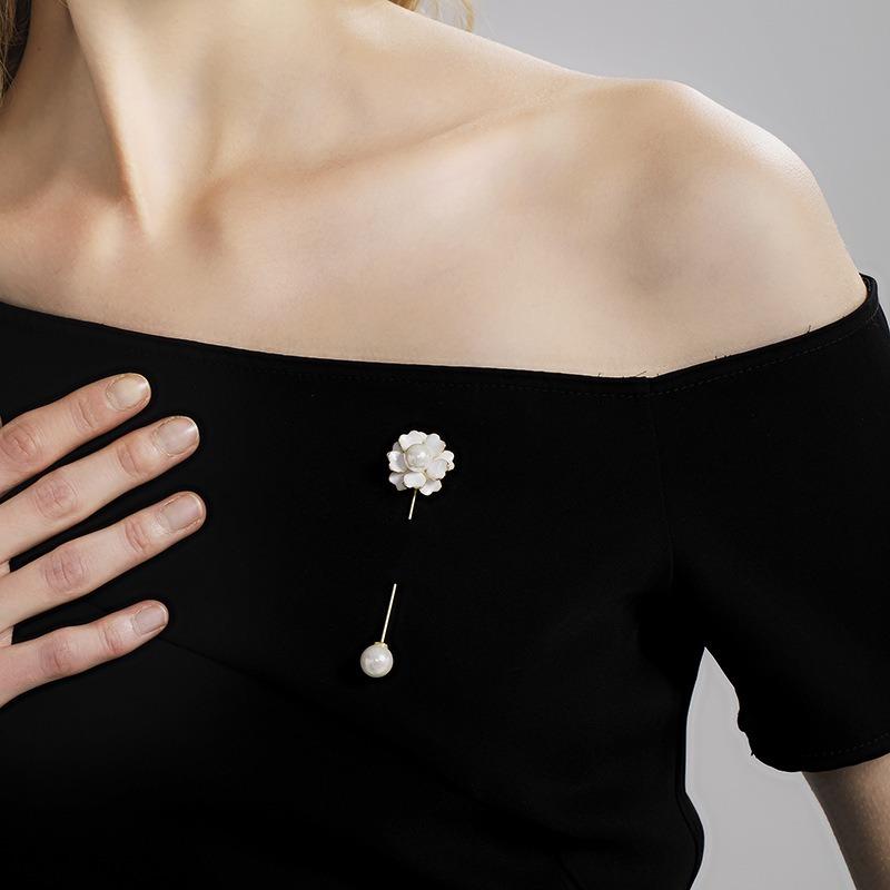 Xiaoxiangfeng One-line Brooch, Women's Camellia Pearl Brooch, Elegant Coat, Anti-exposure Pin