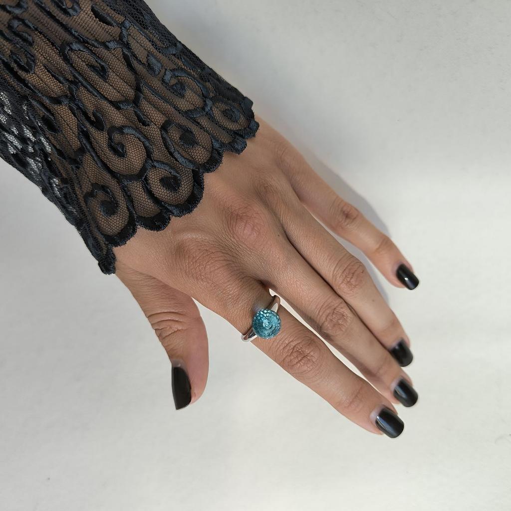 Серебряное кольцо с фианитами, вес изделия 3,65 гр (60002220)