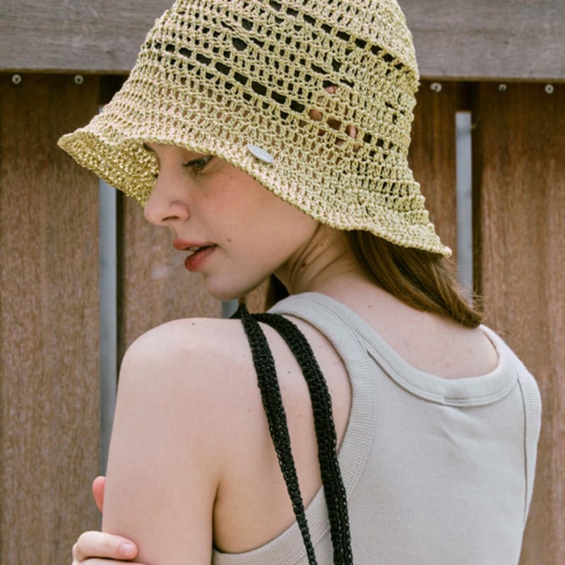 

Slowslowly №215 / Металлическая шляпа-ведро широкого кроя, связанная крючком _ Золотая gold