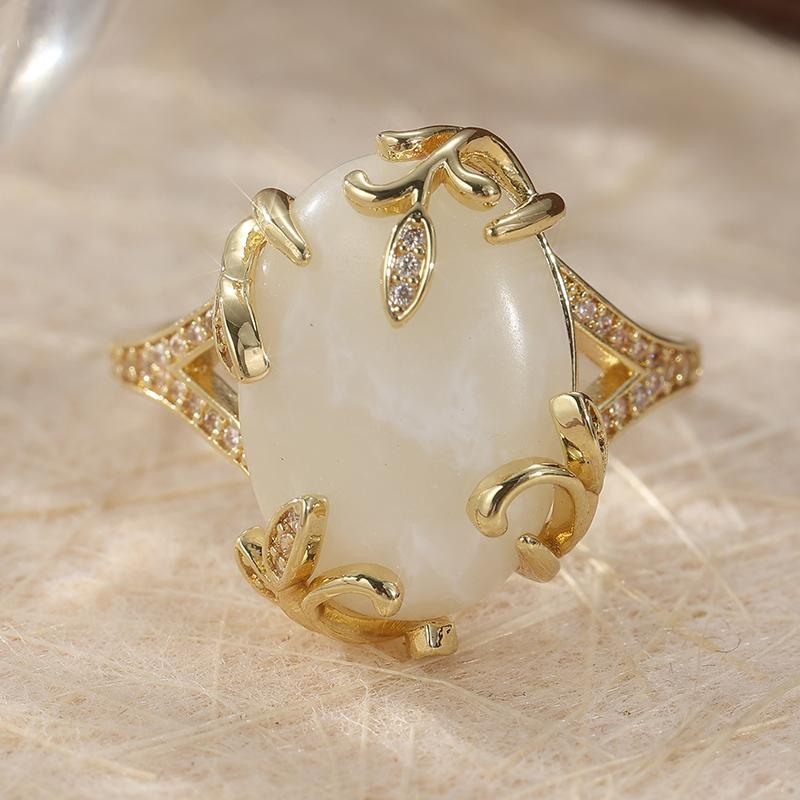 Vintage Copper Material Hand Caved Vine Wrapped Synthetic Moonstone Ring Women's Elegant Exquisite Banquet Wedding Jewelry Gifts