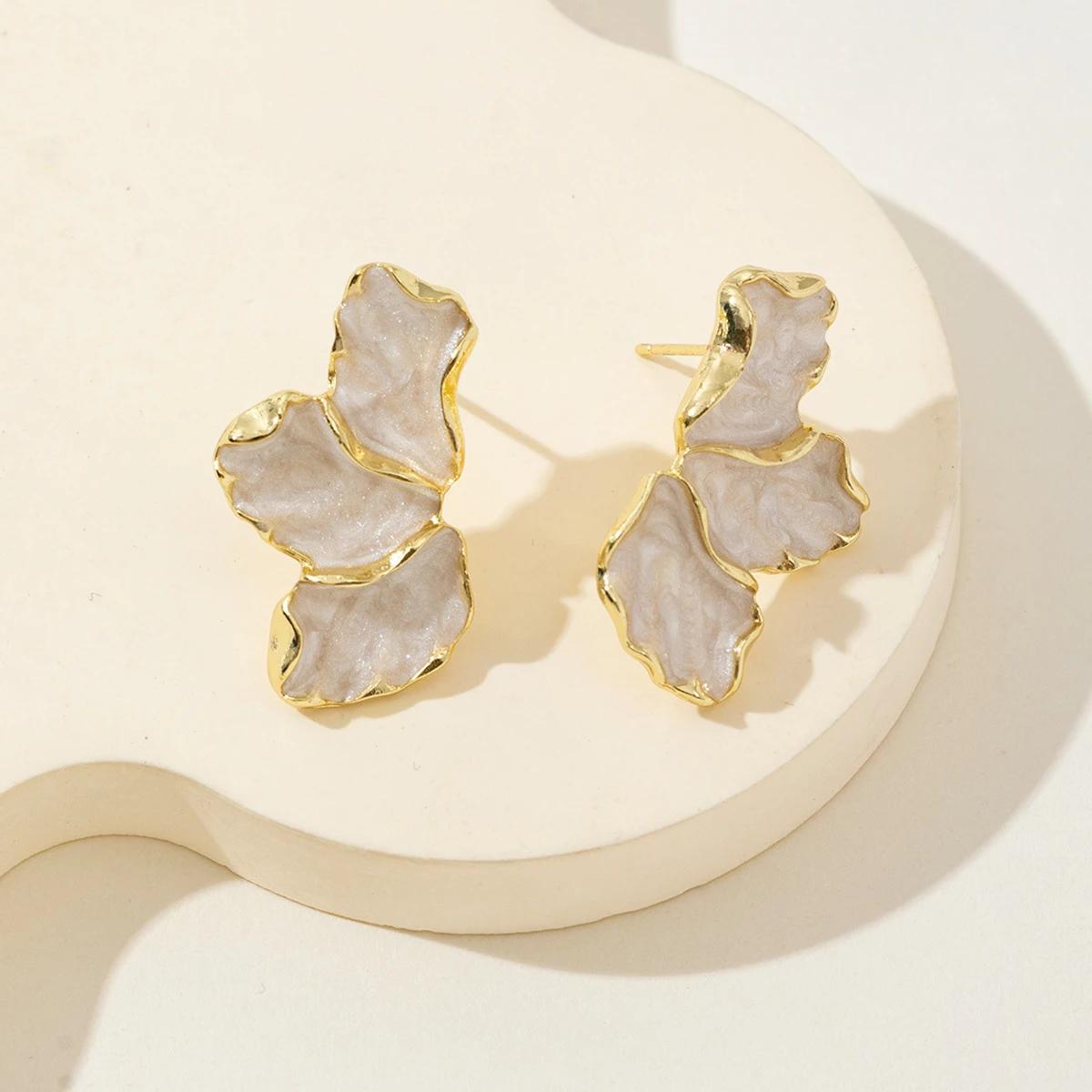 

Metal Flower Cream Stud Earrings for Women Fashion Gold Color Plating Irregular Post Earrings Heavy Design Statement Earring