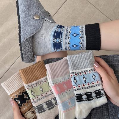 Herbst und Winter Retro Diamantmuster Gestreifte Verdickte Kaschmir Mittelschaftsocken für Trendige Frauen