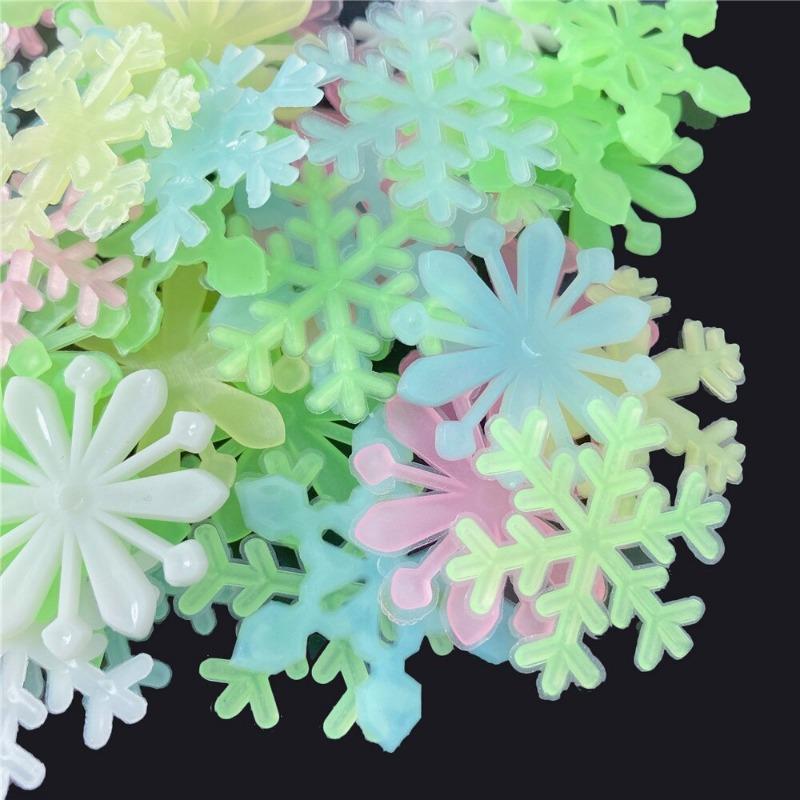 100 STÜCKE Bunte Leuchtende Schneeflocken Wandaufkleber Leuchten im Dunkeln Abziehbild für Kinder Babyzimmer Schlafzimmer Weihnachten Heimdekoration